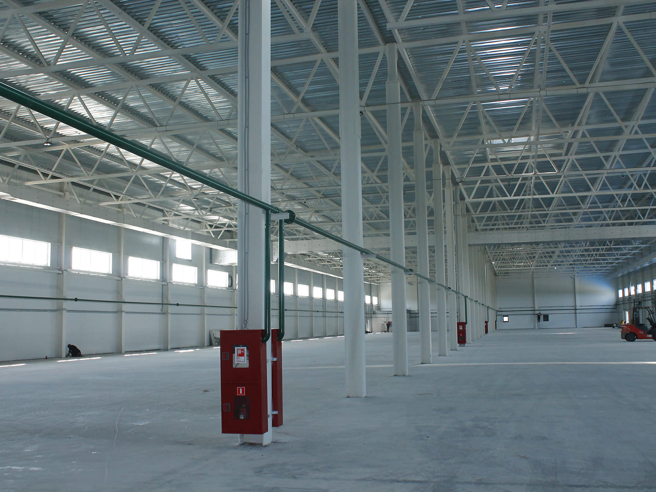 Строительство распределительного центра площадью 10 000 м²